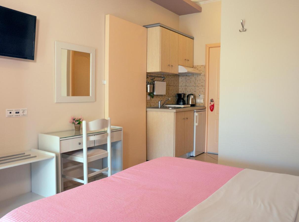Hotel Loukas Vrachos Paralia Vrachou Exteriör bild