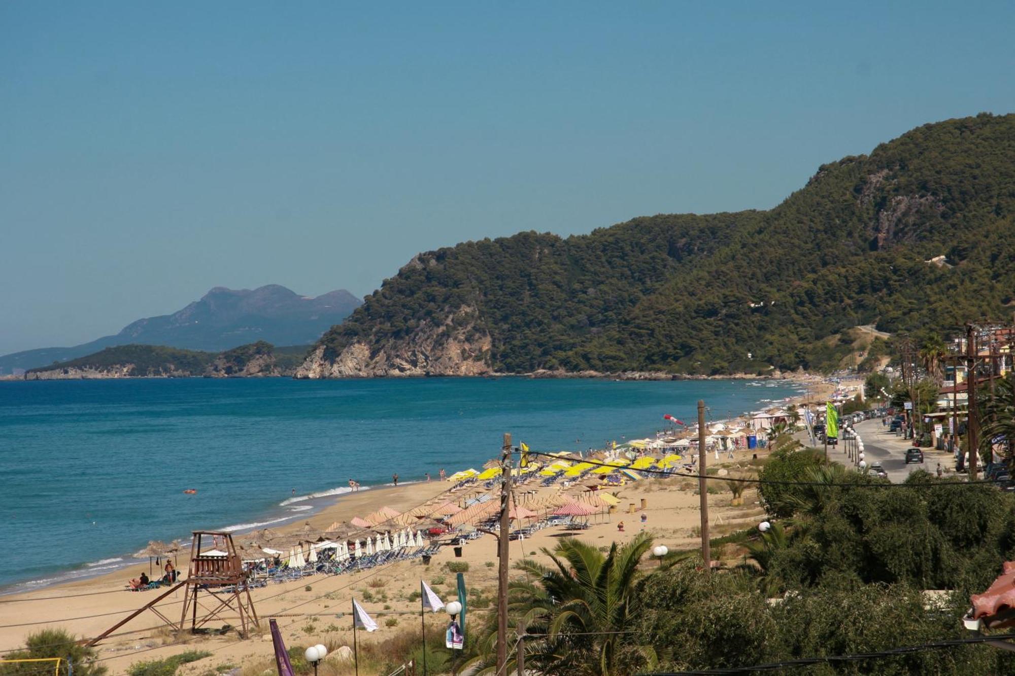 Hotel Loukas Vrachos Paralia Vrachou Exteriör bild
