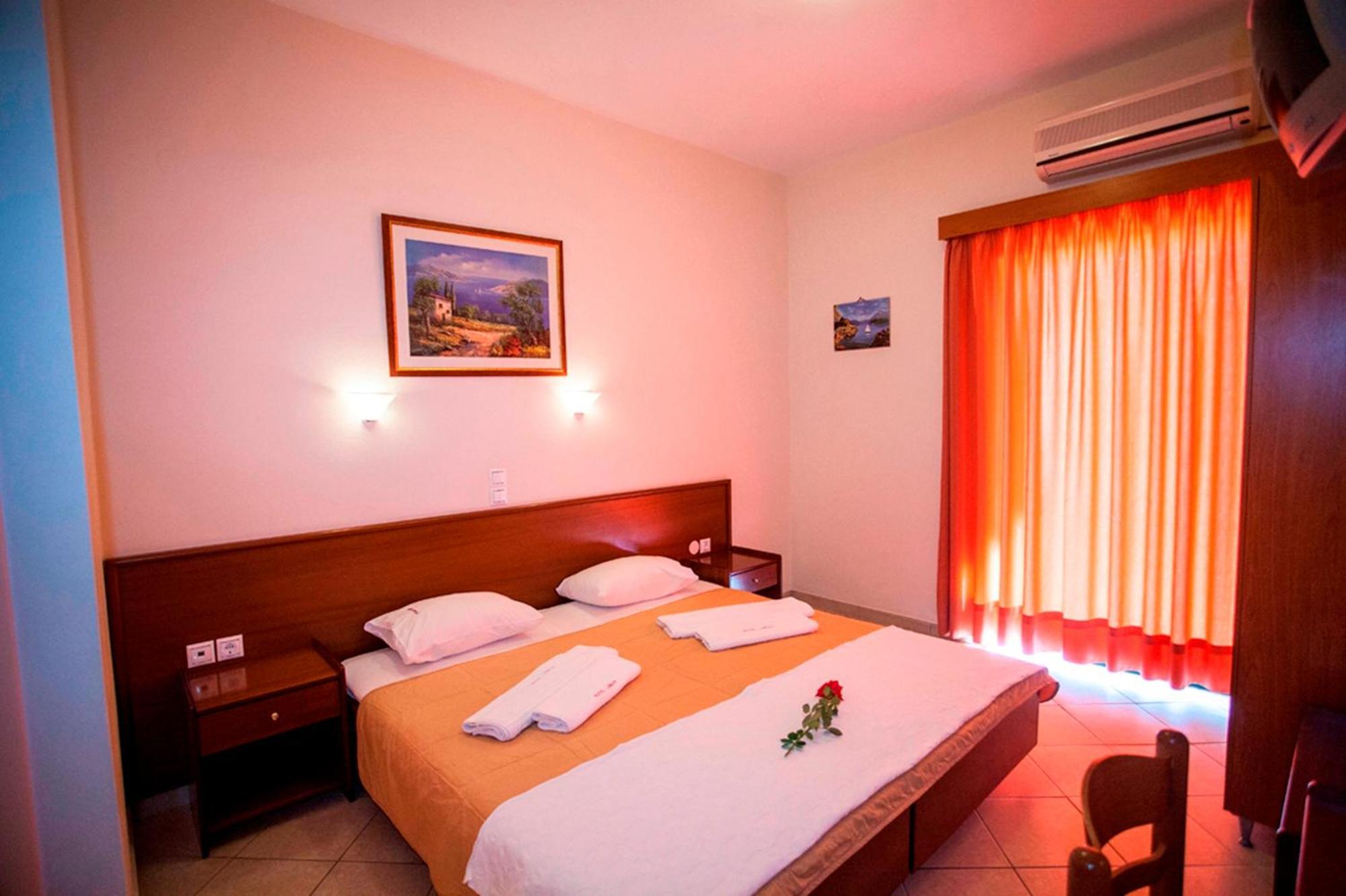Hotel Loukas Vrachos Paralia Vrachou Exteriör bild
