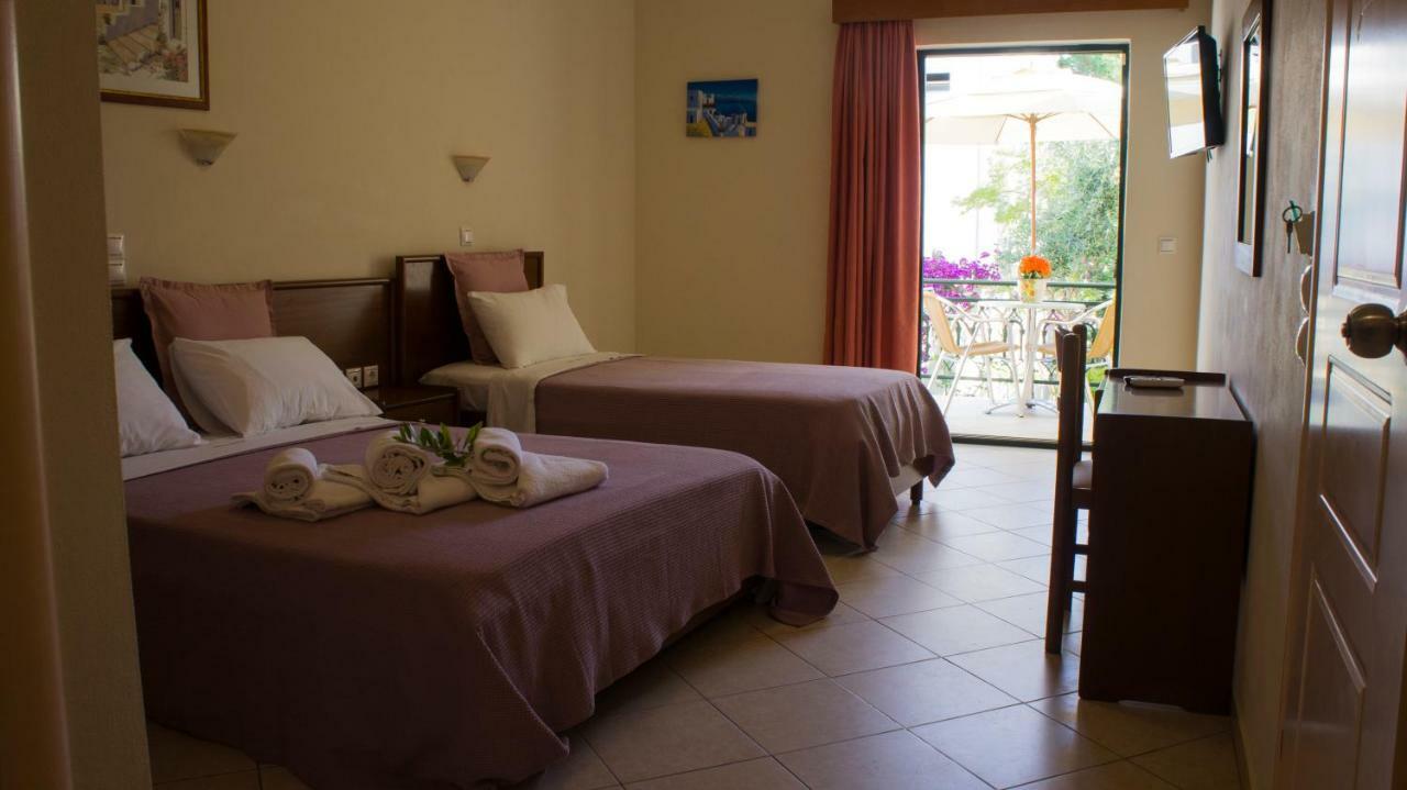 Hotel Loukas Vrachos Paralia Vrachou Exteriör bild